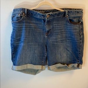 Talbots 24W Girlfriend Short.  9” inseam. Like new
